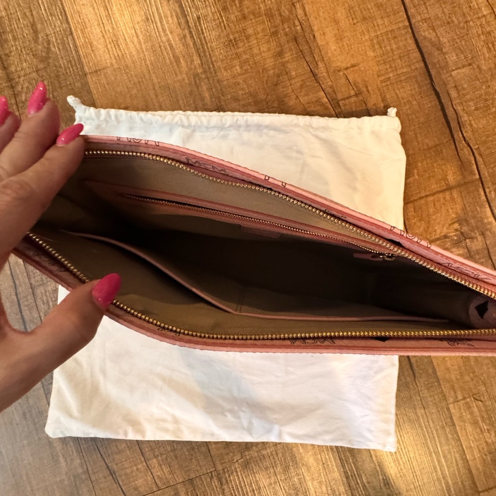 MCM Pink Logo Zip clutch with Gold Plaque - Picture 3 of 3